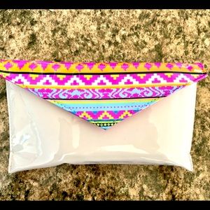 Powerful 6 inch mini, pink, ceramic plates that reach a temperature of 400°F.